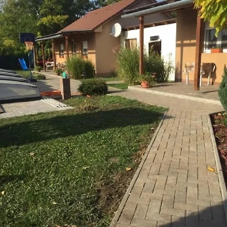 Koekszi Nyaralohazak Ferienhaus Balatonszabadi Fürdőtelep