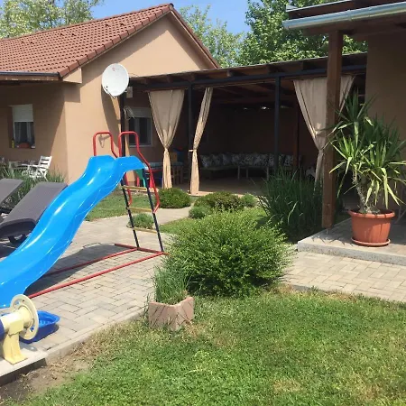 Prázdninový dům Koekszi Nyaralohazak Balatonszabadi Fürdőtelep