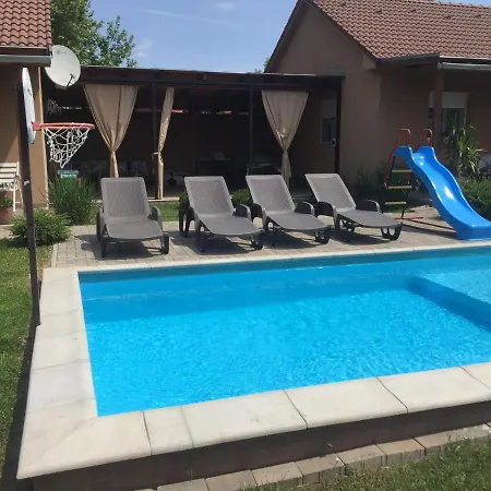 Koekszi Nyaralohazak Ferienhaus