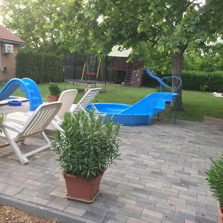 Koekszi Nyaralohazak * Balatonszabadi Fürdőtelep