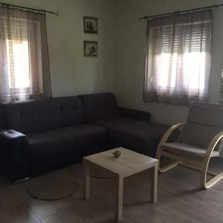 Nyaraló Kökszi *