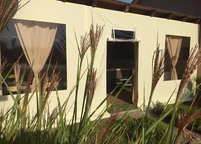 בית נופש Koekszi Nyaralohazak Balatonszabadi Fürdőtelep