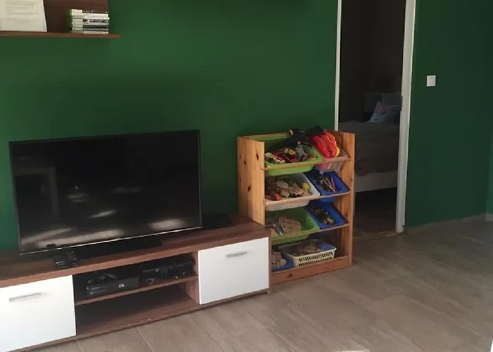 בית נופש Koekszi Nyaralohazak Balatonszabadi Fürdőtelep