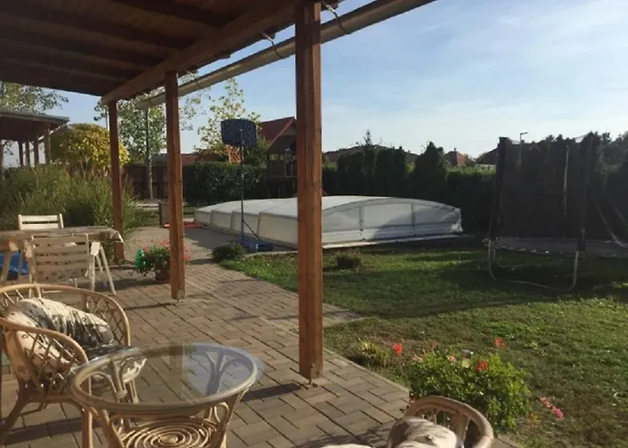 Koekszi Nyaralohazak בית נופש Balatonszabadi Fürdőtelep