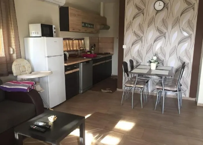 Koekszi Nyaralohazak * Balatonszabadi Fürdőtelep