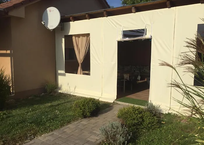 Koekszi Nyaralohazak *