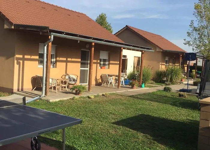 Koekszi Nyaralohazak * Balatonszabadi Fürdőtelep