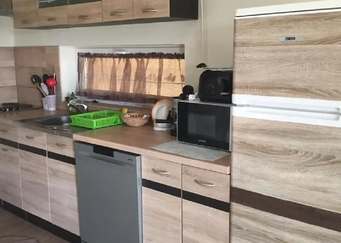 Koekszi Nyaralohazak * Balatonszabadi Fürdőtelep