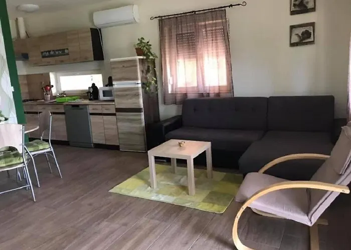 Koekszi Nyaralohazak בית נופש