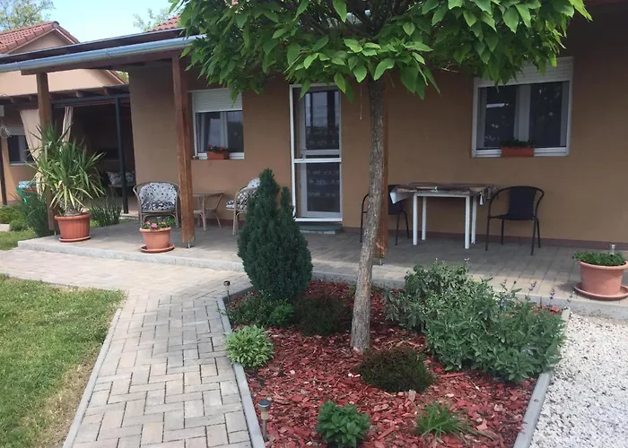 Koekszi Nyaralohazak *