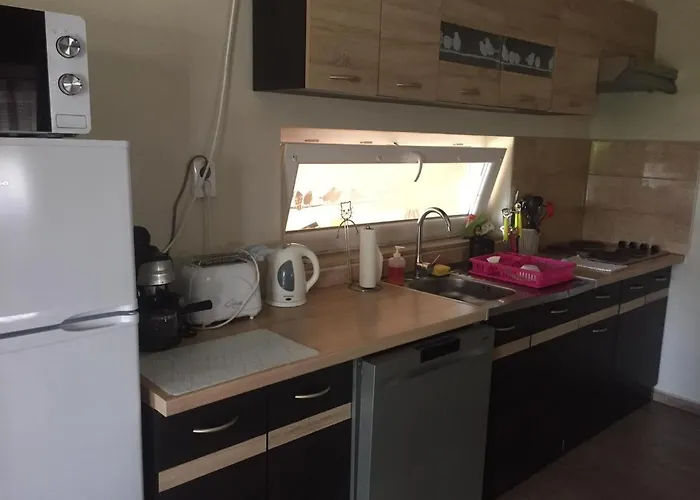 בית נופש Koekszi Nyaralohazak Balatonszabadi Fürdőtelep