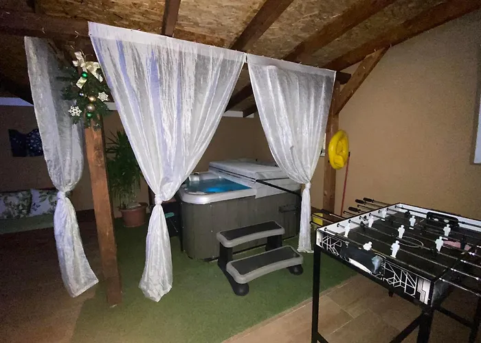 Koekszi Nyaralohazak בית נופש Balatonszabadi Fürdőtelep