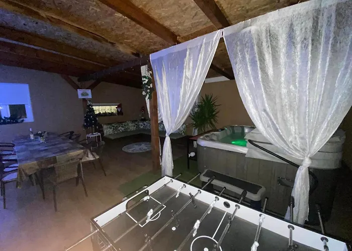 Koekszi Nyaralohazak בית נופש Balatonszabadi Fürdőtelep